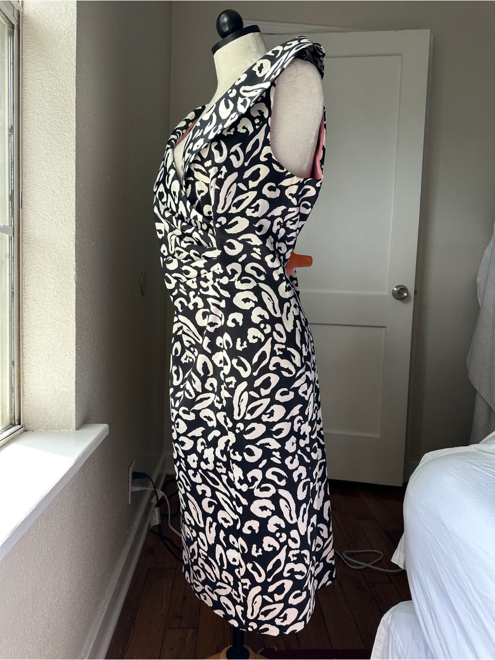 Kay Unger Black White Leopard Print Sheath Dress Size 14 Cocktail Career - Picture 3 of 13